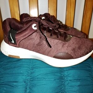 Nike Renew Serenity Run 2 Women's Size 8.5 Burgundy